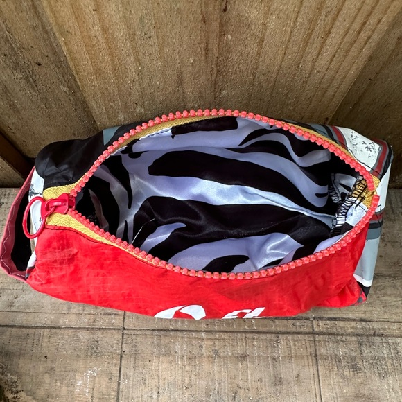 Soflo Riders pouch made with repurposed kite - Picture 3 of 4